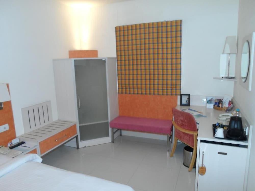 Aditya Hometel Hyderabad Ngoại thất bức ảnh