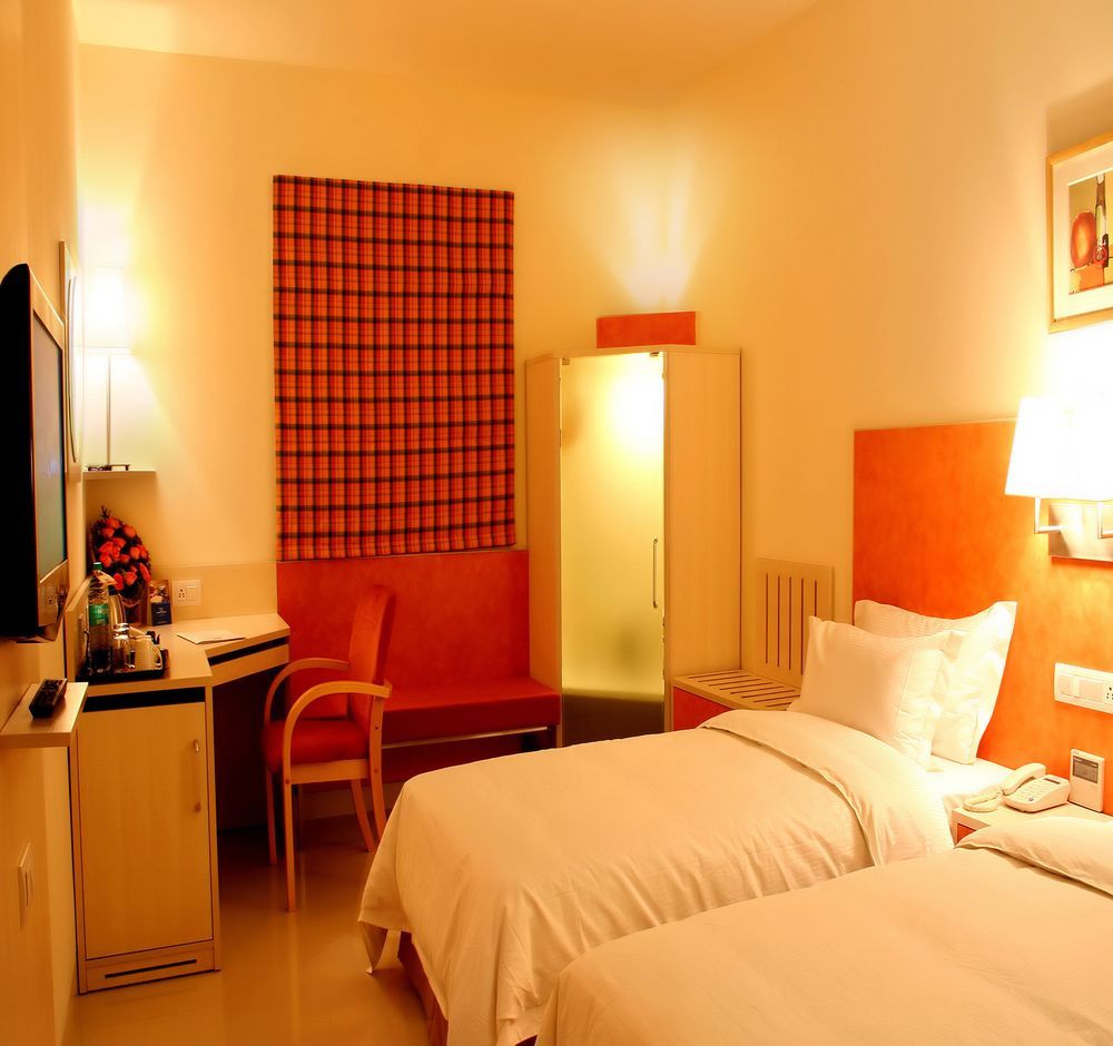 Aditya Hometel Hyderabad Ngoại thất bức ảnh
