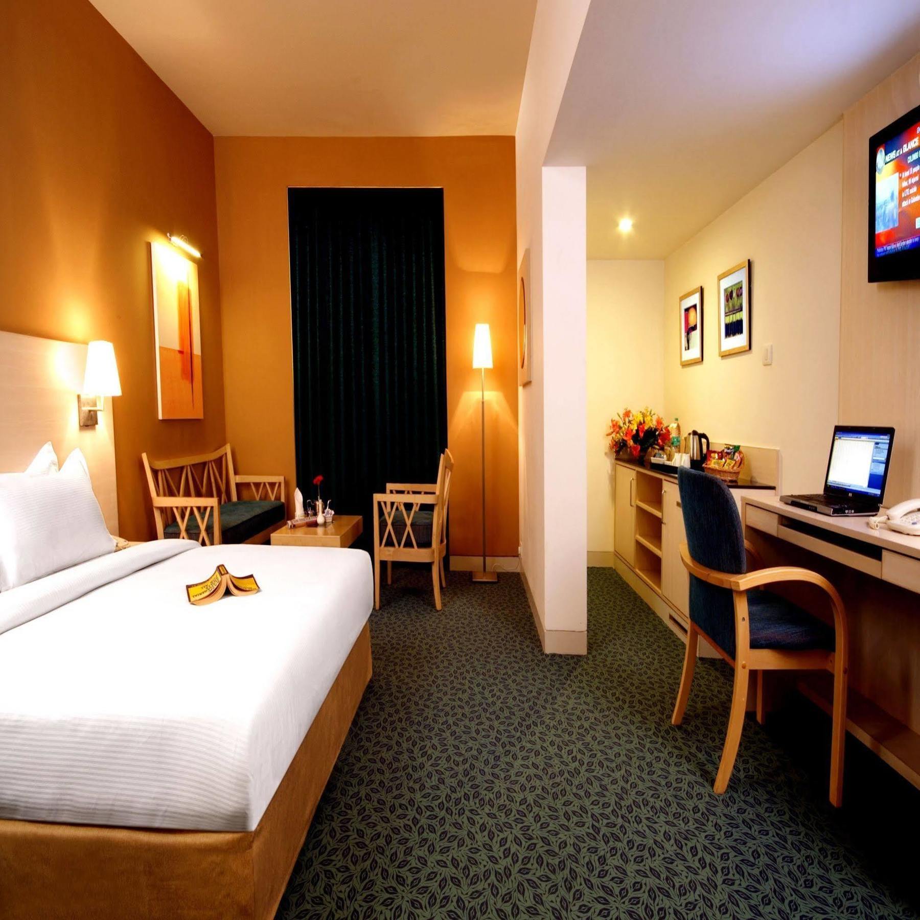 Aditya Hometel Hyderabad Ngoại thất bức ảnh