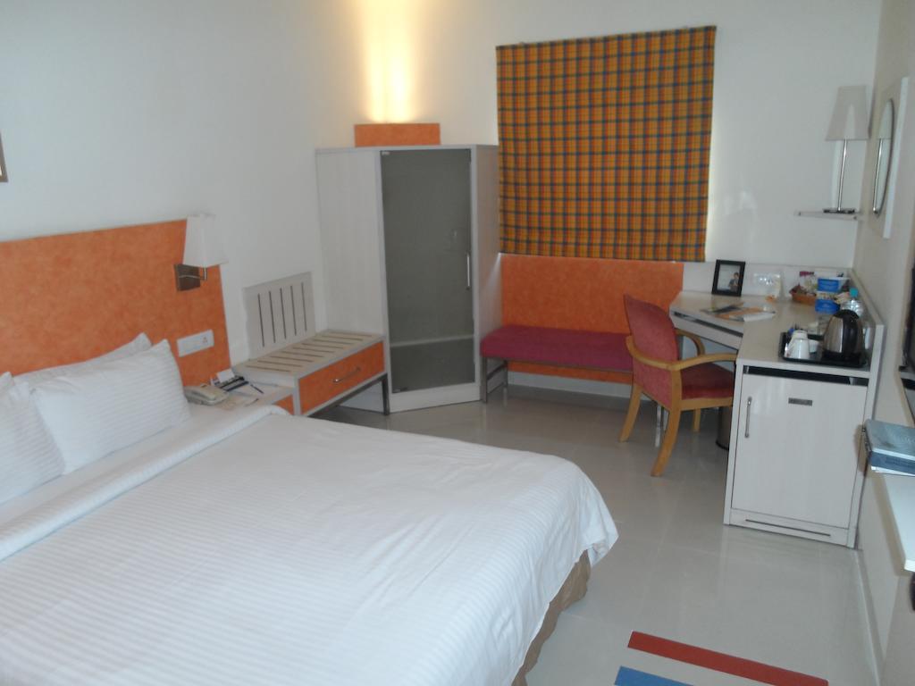 Aditya Hometel Hyderabad Ngoại thất bức ảnh