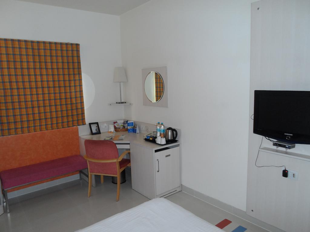 Aditya Hometel Hyderabad Ngoại thất bức ảnh